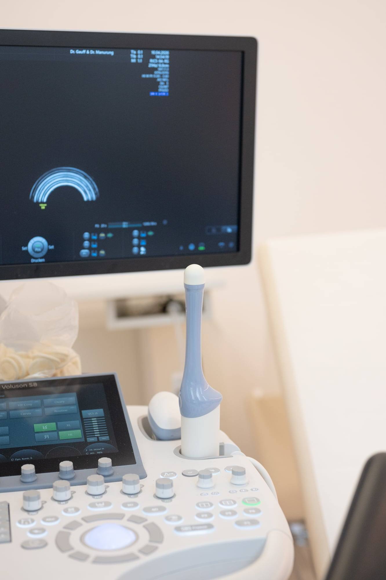 Ultraschallgerät im Behandlungsraum